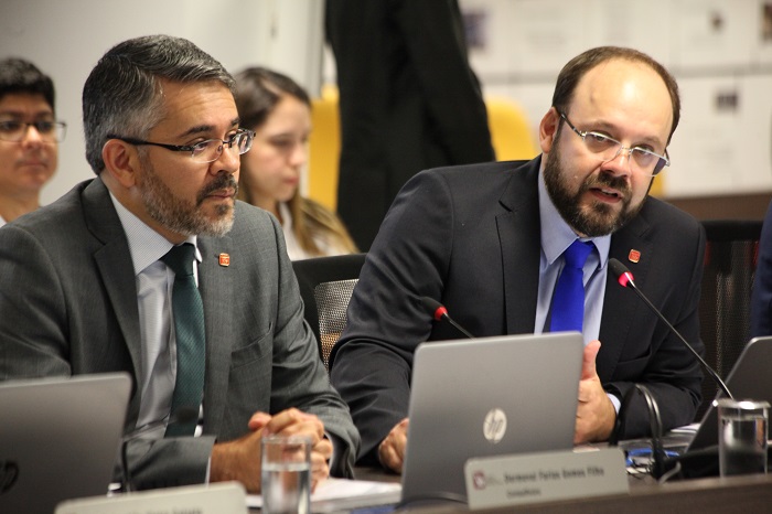 Conselheiro Leonardo Accioly à direita DErmeval e Accioly