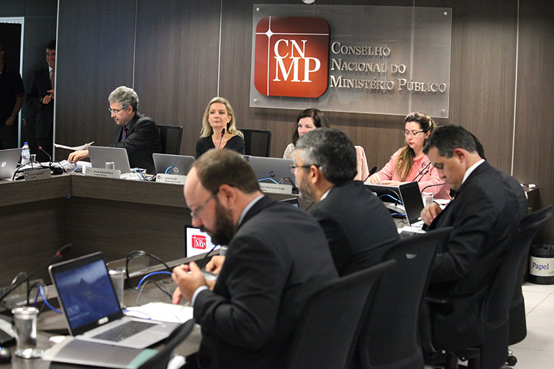 Plenário do CNMP, conselheiro Orlando Rochadel à esquerda