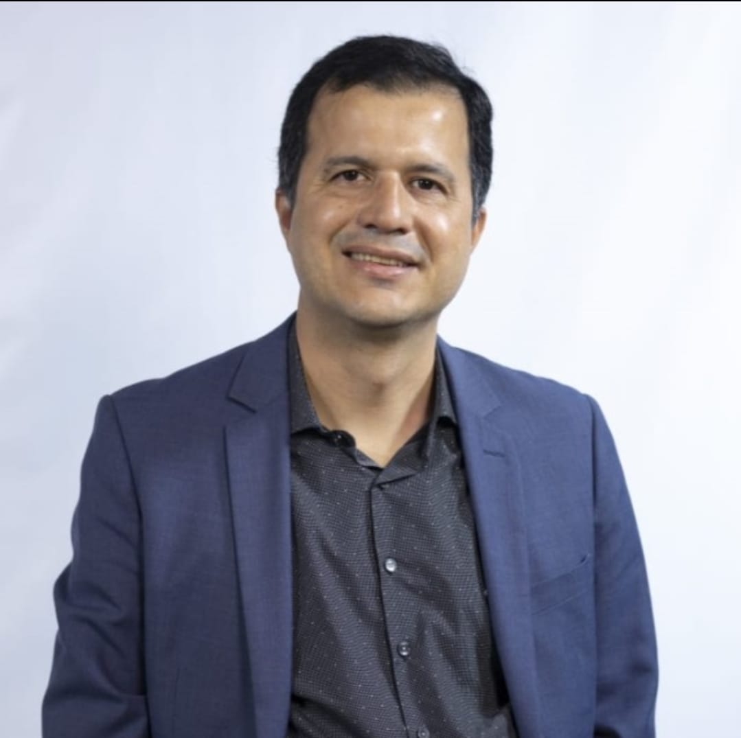 Dr. Vinicius Santana