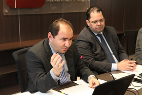 Conselheiro Cl&aacute;udio Portela (esq.)