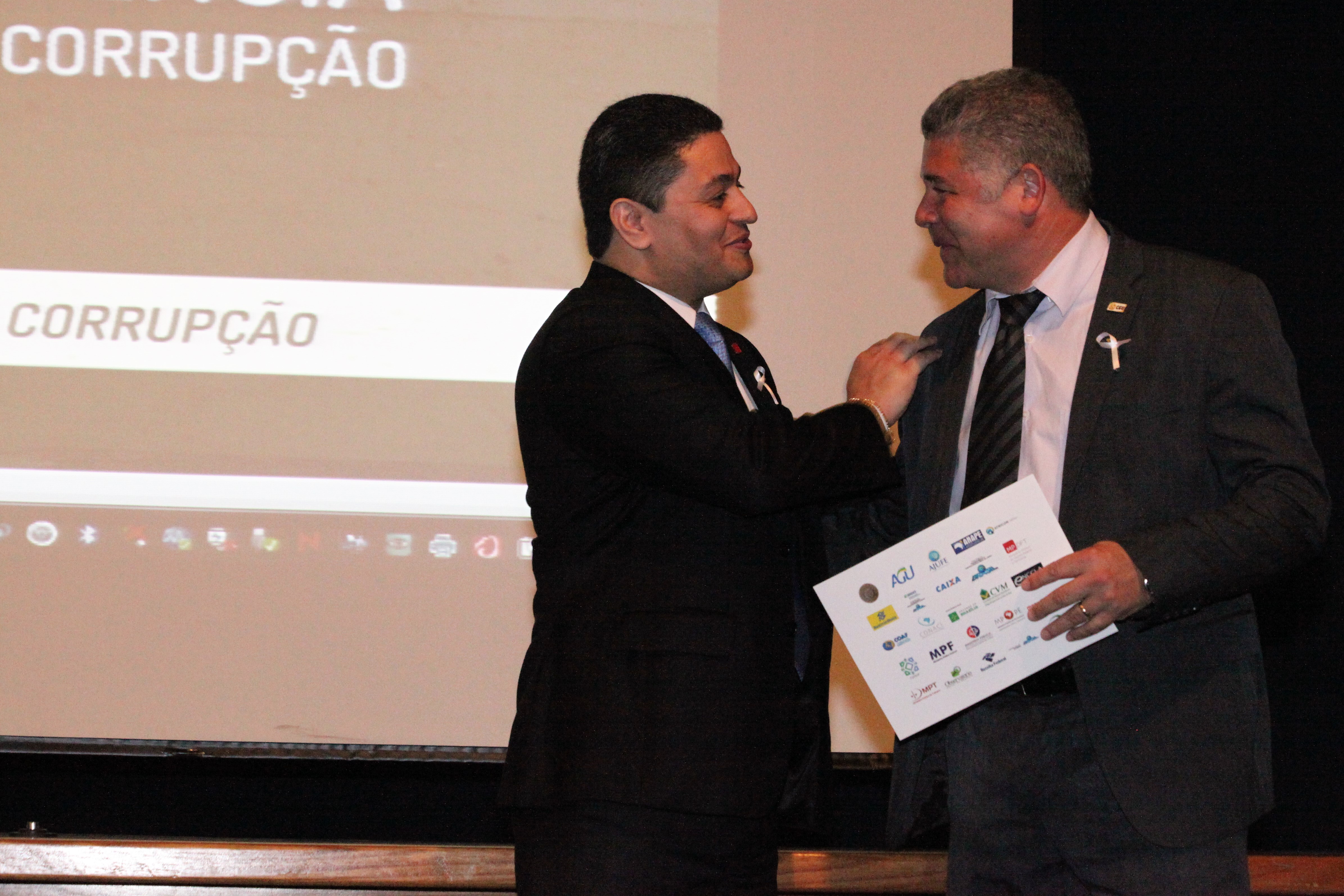 Silvio Amorim diploma