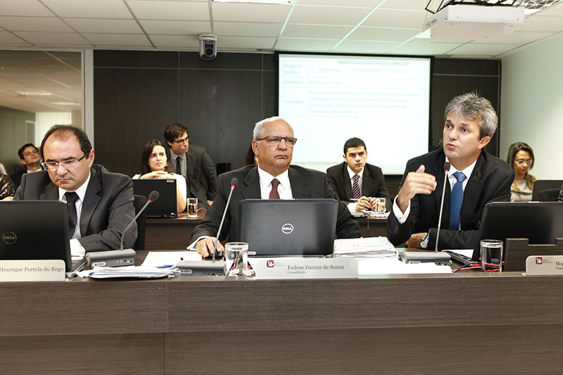 Conselheiros Cláudio Portela, Esdras Dantas e Walter Agra