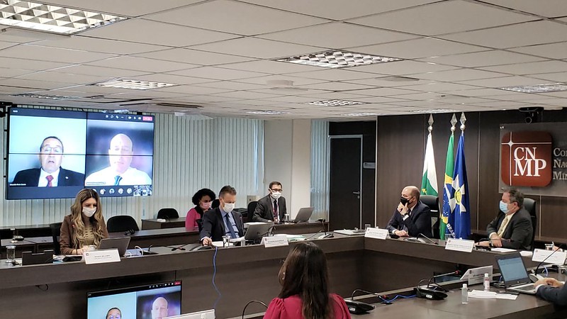 foto do plenário do CNMP com os participantes da reunião 
