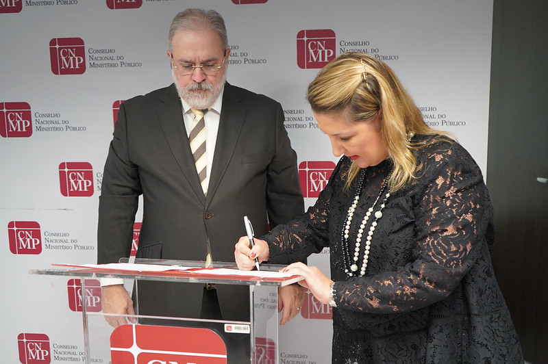 Presidente do CNMP, Augusto Aras e presidente da CEF, Daniella Marques