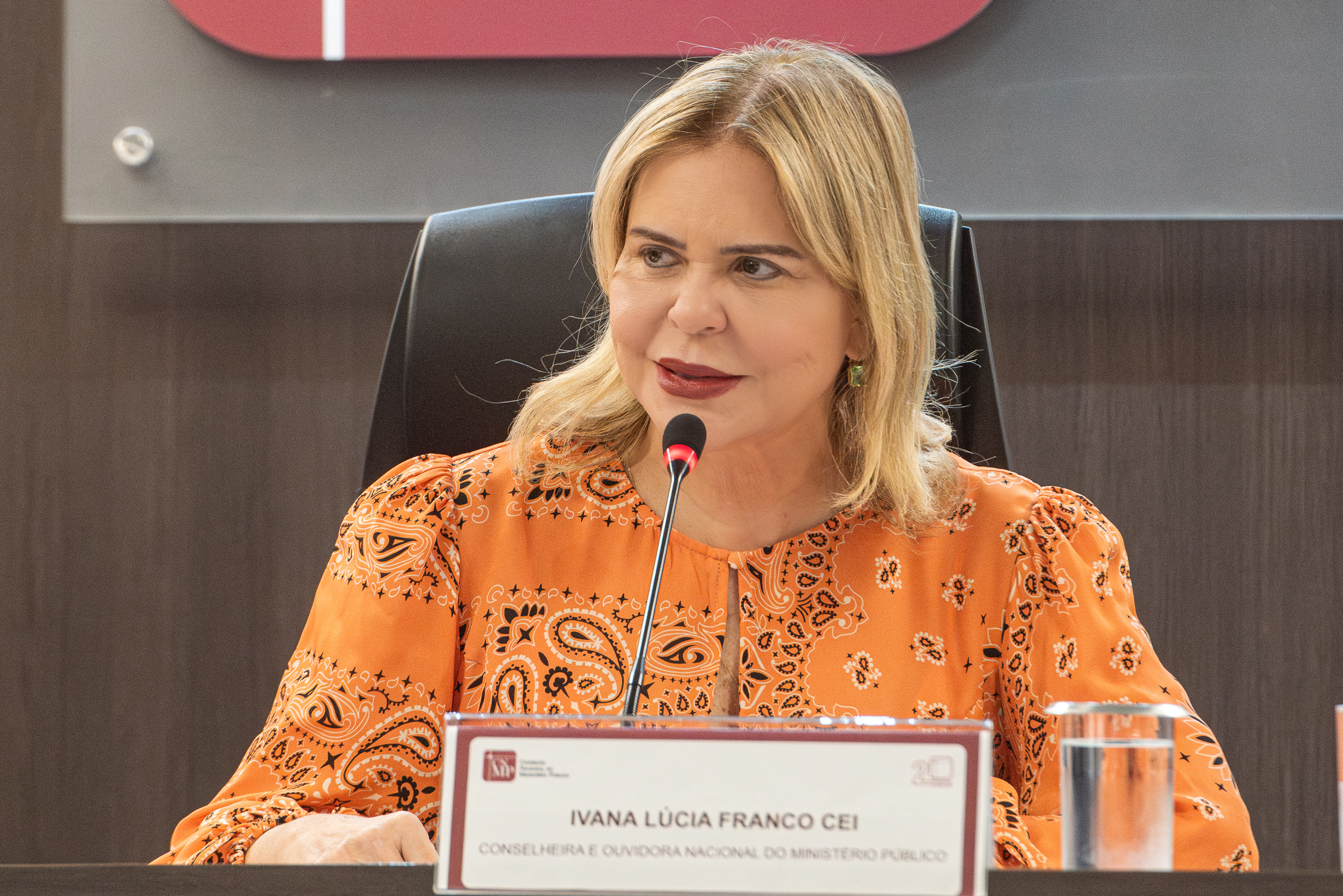 27 08 25 ivana cei dialogos