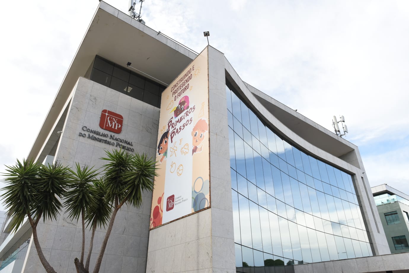 Fachada com empena primeiros passos