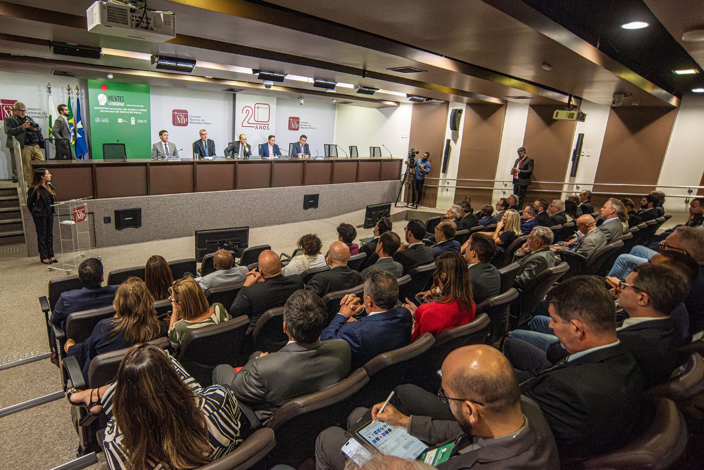 Encontro de Luizes e Mentes Literárias