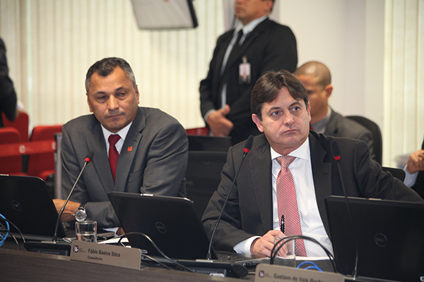 Conselheiro F&aacute;bio Stica (dir.)