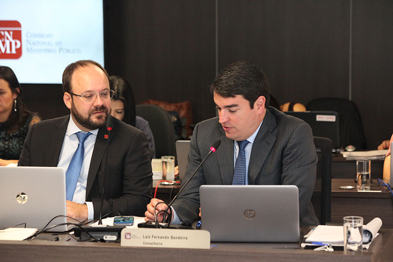 Conselheiro Luiz Fernando Bandeira (dir.)