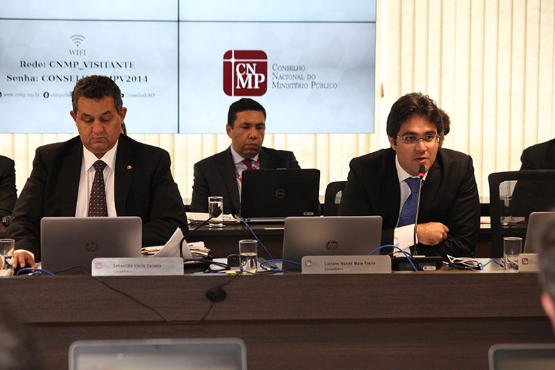 Conselheiro Luciano Nunes (dir)